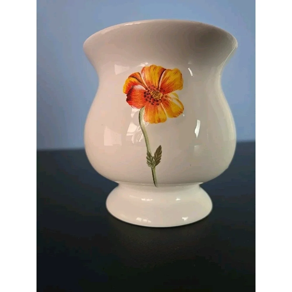 Vintage Bath and Body Works Spring‎ Floral Vase 3.5